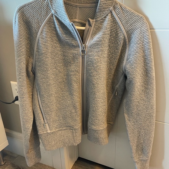 On repeat bomber lululemon - Picture 3 of 12